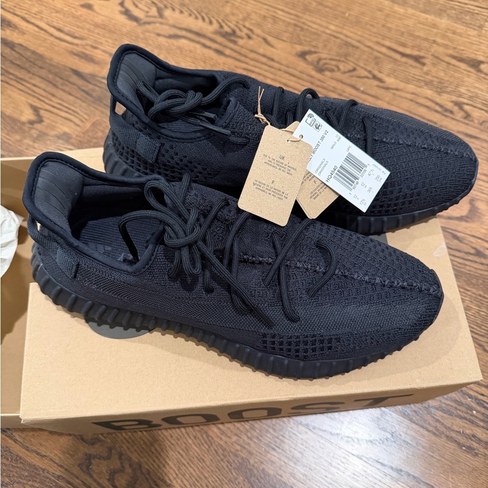 Yeezy Boost 350 V2 Triple Black